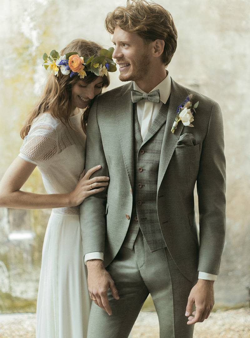 Hochzeitspaar romantisch Vintage-Style, Anzug blassgrün mit karierter Weste und Fliege