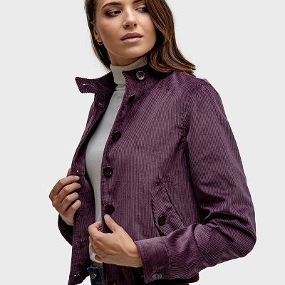 jacke-hochknöpfbar Auberginefarbene hochknöpfbare Jacke mit Stehkragen